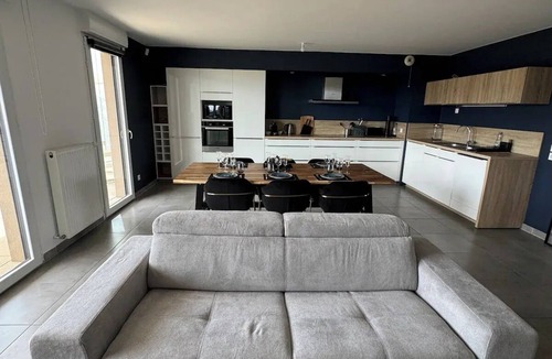 Croix-d'Argent Apartment | Luxurious 5 pc + Jacuzzi + rooftop + terrace + air conditioning