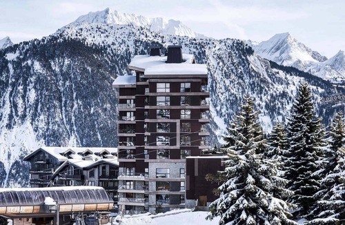 Courchevel Apartment | Luxurious apartment with spa and shuttle at Courchevel 1850