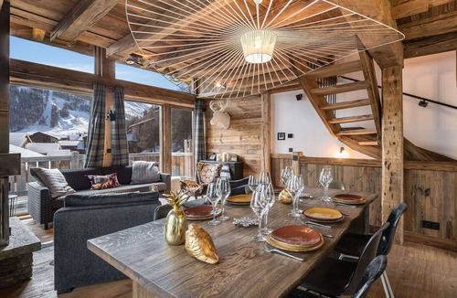 Val-d'Isere Ski Chalet | Luxurious Chalet with Panoramic Views, Jacuzzi, Hammam, Near Slopes, Sleeps 10