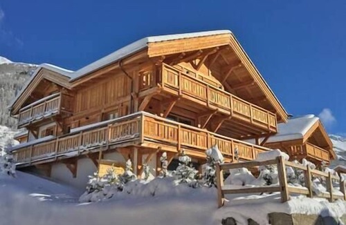 Monetier-les-Bains Ski Chalet | Luxury Chalet Jacuzzi, Sauna & Fireplace