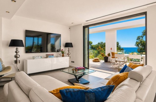 California - Pezou House | Luxury Villa with Infinity Pool & Panoramic Views