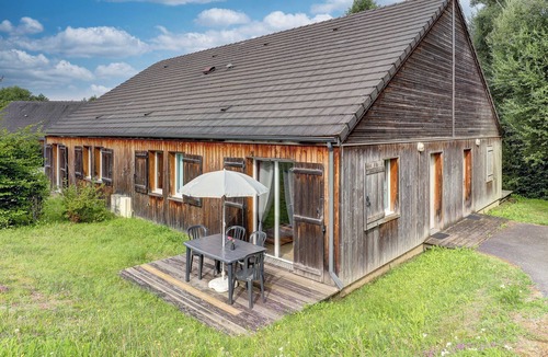 Egletons House | Maison avec patio à 700 mètres du centre ville