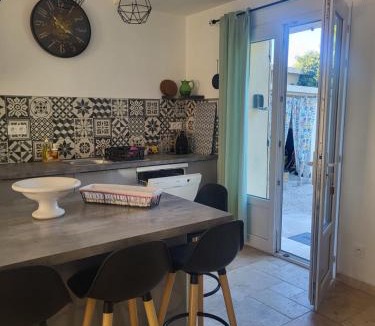 Aubignan House | Maison BRIALI avec Jacuzzi espace détente