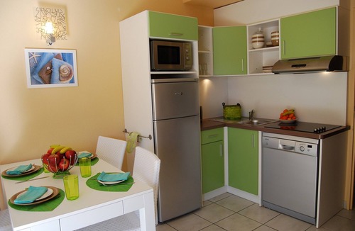 Saint-Cyprien Plage House | Maison de Vacances à Mi-étage avec Accès Piscine!