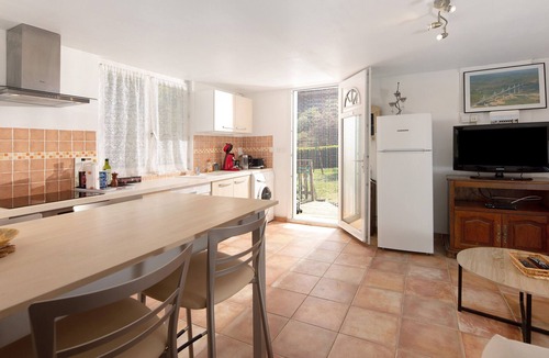 Saint-Laurent-le-Minier Apartment | “Maison De Campagne” Apartment with Mountain View, Shared Pool and Wi-Fi