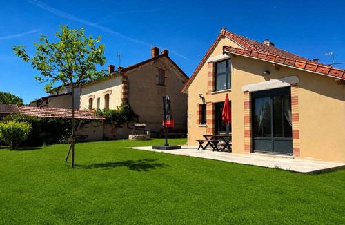 Ecuisses House | Maison GABY | Charming vacation rental with a view - Sleeps 8