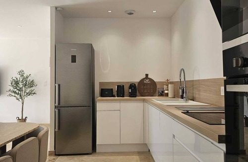 Aubignan House | Maison Palma: Comfort and private heated pool in the heart of Provence