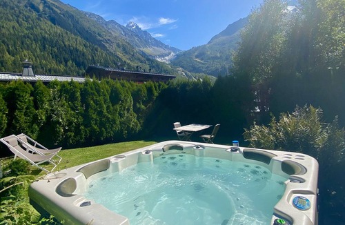 Argentiere Ski Chalet | Marmotte Mountain Manor - Historical Chalet from 1668