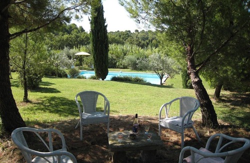 Aubignan House | Mas Provencal, quiet and very spacious with private pool and large garden.,