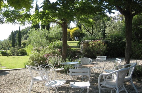 Aubignan House | Mas Provencal, quiet and very spacious with private pool and large garden.,