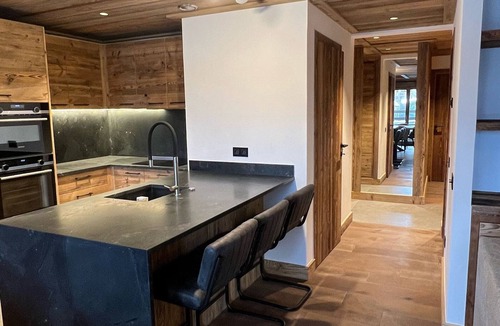 Le Cret Apartment | Modern 3-bedroom apartment with parking in Val d'Isère, Sleeps 6-7