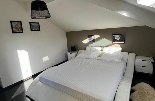 Vetraz-Monthoux House | Modern Apartment in Annemasse 15 mins to Geneva with private free parking