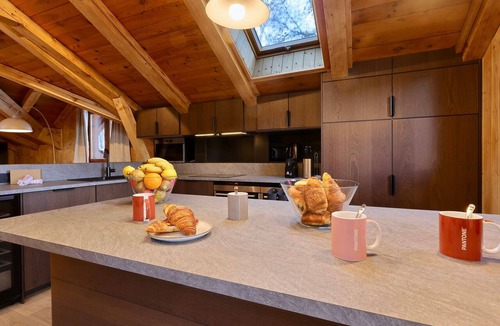 La Perriere Ski Chalet | Modern chalet in Courchevel La Tania with sauna and parking