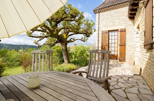 Cazoules House | Modern, Spacious Holiday Home in Cazoulès with Terrace, Parking, Pets Allowed, Near Sarlat