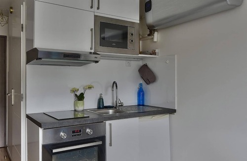 Jean Moulin - Marius Berliet Apartment | "Monplaisir", center + parking, quiet, clean, wifi, close to Universities