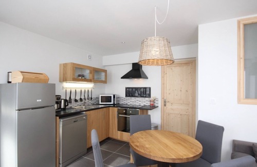Mont-Dore Apartment | Mont-Dore: Cozy T2 with Wifi and TV Box