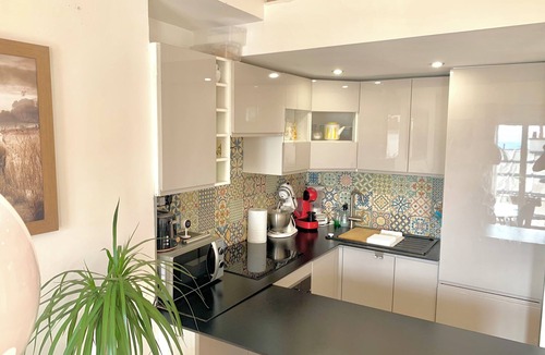 Pigalle Apartment | Montmartre Flat With Eiffel Tower View