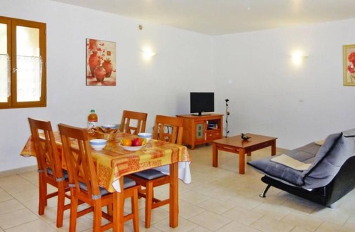 Bonnieux Apartment | Morard - Bonnieux Appt Bleu Provence by Interhome