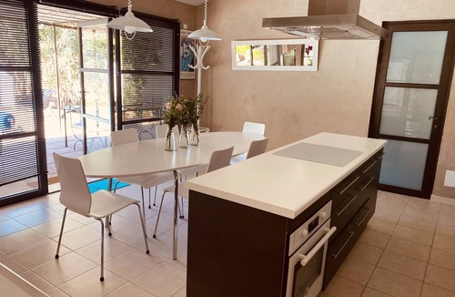 Vedene House | Near Avignon, AdriAnna Guest House with a private heated pool