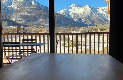 Monetier-les-Bains Apartment | New chalet-style apartment near the village, ideal for families