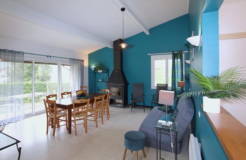 Bourdeaux House | Nice home in Bourdeaux with kitchen