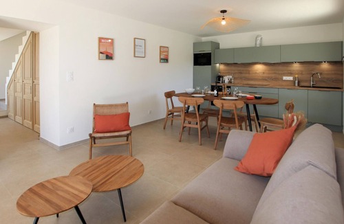 Mazan House | Nice home in Mazan with house a panoramic view