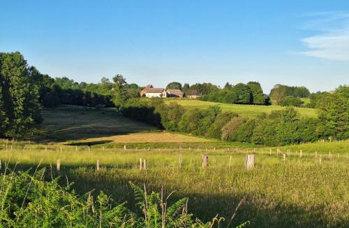 Troche Other | Overnachten in een authentieke kleurrijke pipowagen midden in de Franse campange
