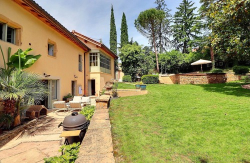 Saint-Cyr-au-Mont-d'Or House | Pierres – A charming home where stone, light, and the good life come togeth