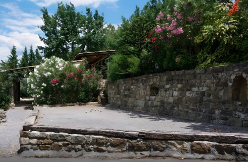 Les Vans Ski Chalet | “Premium Shared Pool” Chalet with Mountain View, Wi-Fi, and Air Conditioning