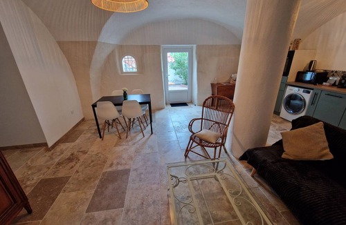 Chanonat Apartment | Private cottage with a terrace in a small village; pets welcome