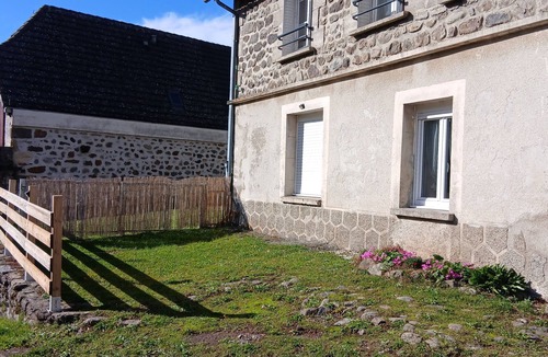 Mandailles-Saint-Julien Apartment | Private ground-floor apartment