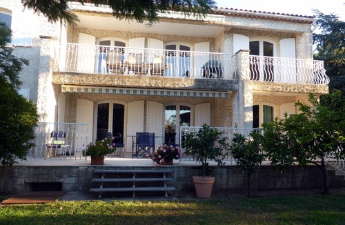 La Ciotat Apartment | Private pool & south-facing garden, absolute calm, close to the sea.
