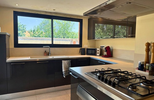 Serignan-du-Comtat House | Provencal House with Pool & Pool House