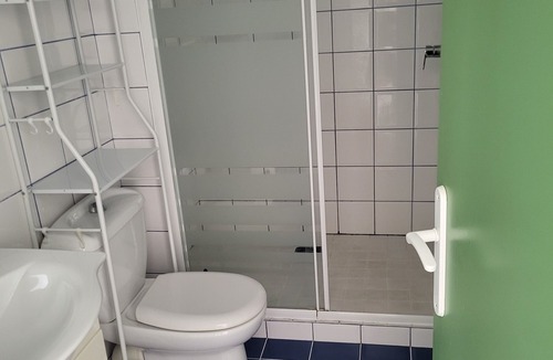Herepian Apartment | Quiet, air-conditioned T2 apartment with terrace and parking, close to Lamalou les bains.