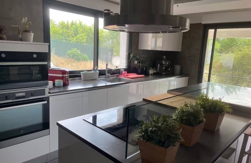 Gardanne House | Quiet house with garden and pool 15 min from Aix en Provence.