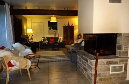 Guchen Villa | Résidence Maison Mitoyenne - Maison 10 personnes village de GUCHEN MAE-9594