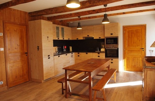 Cheylade House | Recently renovated gîte for six people in the Puy Mary valley