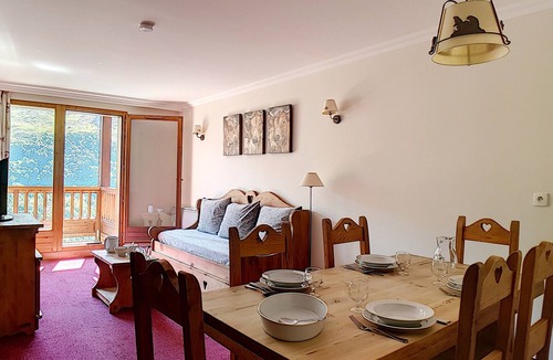Les Menuires Apartment | Renovated apartment for 6 near slopes with sauna and hammam
