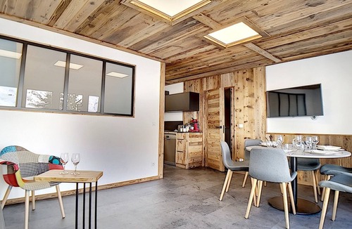 Les Menuires Apartment | Renovated apartment 4 people, near slopes, balcony, sauna