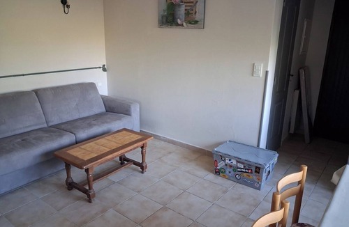 Maubec Apartment | Renovated vacation rental in the Luberon for 4 people, with a pool and spa