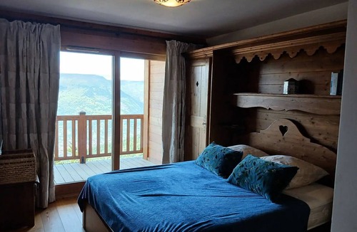 Arc-1800 Apartment | Residence L'iseran - Spacious 4 rooms, slopes, upscale residence with swimming pool, splendid views of Mont Blanc and west terrace.