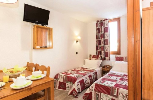 Meribel-Mottaret Apartment | Residence Odalys Le Hameau du Mottaret - 3 Rooms 8 People