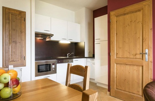 Sainte-Foy-Tarentaise Apartment | Resort center, swimming pool, balcony, tv, ski locker, 41-50m², Sainte Foy Tarentaise