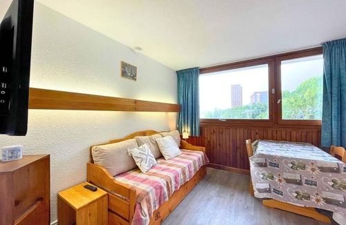 Les Menuires Apartment | Resort center, 1st floor, balcony, tv, 17m², Les Menuires
