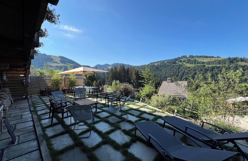 Notre-Dame-de-Bellecombe Ski Chalet | Restored farmhouse 8/12 pers 140 m2, luxury amenities. Pets allowed