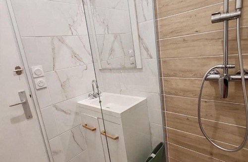 Anatole France Apartment | Rita