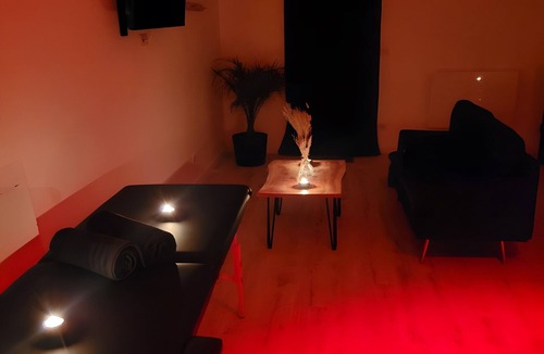 Saint-Antonin Noble Val Apartment | Romantic Suite: The Pleasure of the Senses