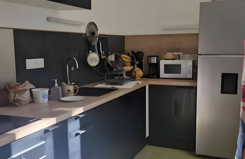 Moutiers Apartment | Room 1 – Le Toit Vert Inn: Space and Convenience in Moutiers