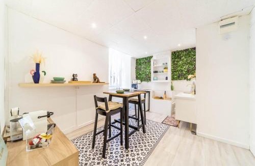 Les Cordeliers Apartment | Saint-Nizier Accommodation for two people near Cordeliers