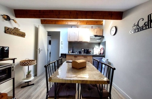 Plan-d'Orgon Apartment | Self-contained gîte for 2 people, with kitchen, close to the greenways.